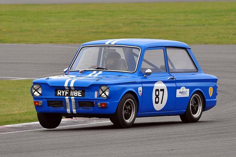 Simon-Benoy-3-wheels-his-Hillman-Imp-to-