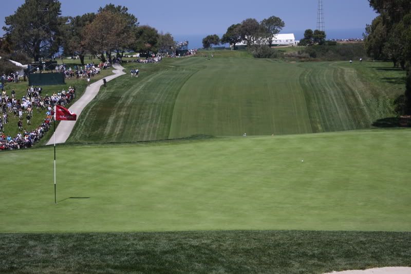 IMAGE: http://i43.photobucket.com/albums/e359/2euchres/US%20Open/13thHole.jpg