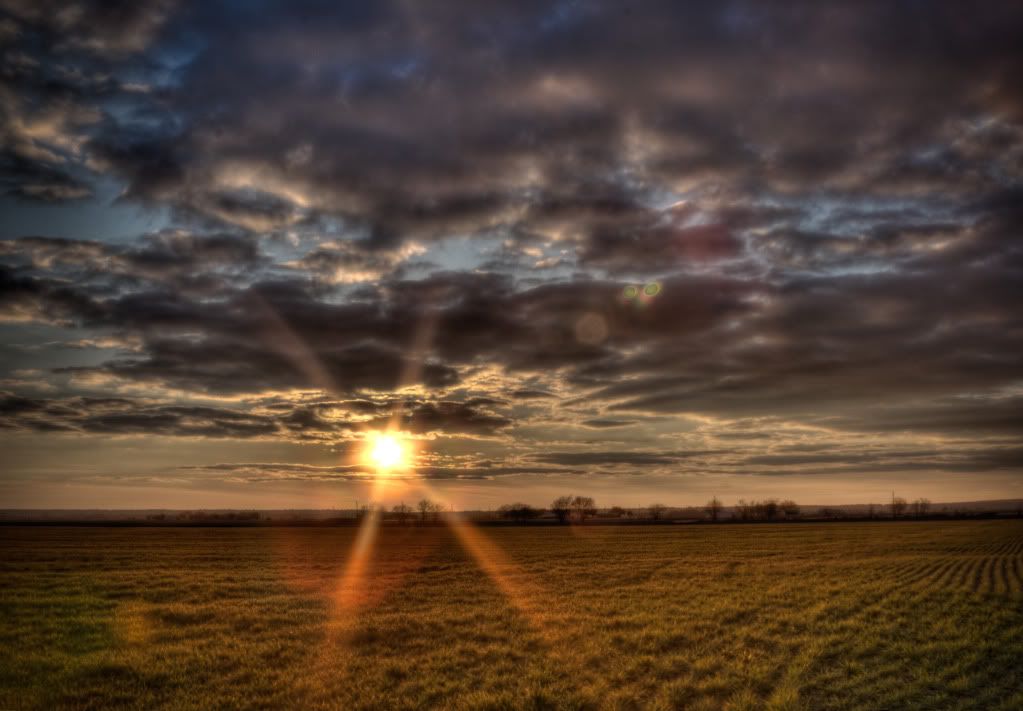 IMAGE: http://i43.photobucket.com/albums/e364/ditzieg13/IMG_7010_1_2_3_4_5_tonemapped_2.jpg