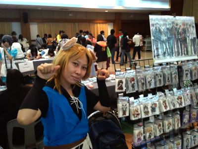 http://i43.photobucket.com/albums/e367/cyberarms/Comicon%2006%20Photo/comicon09.jpg