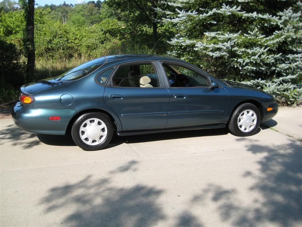 http://i43.photobucket.com/albums/e369/jholty/Ford%20Taurus/IMG_0820Large.jpg