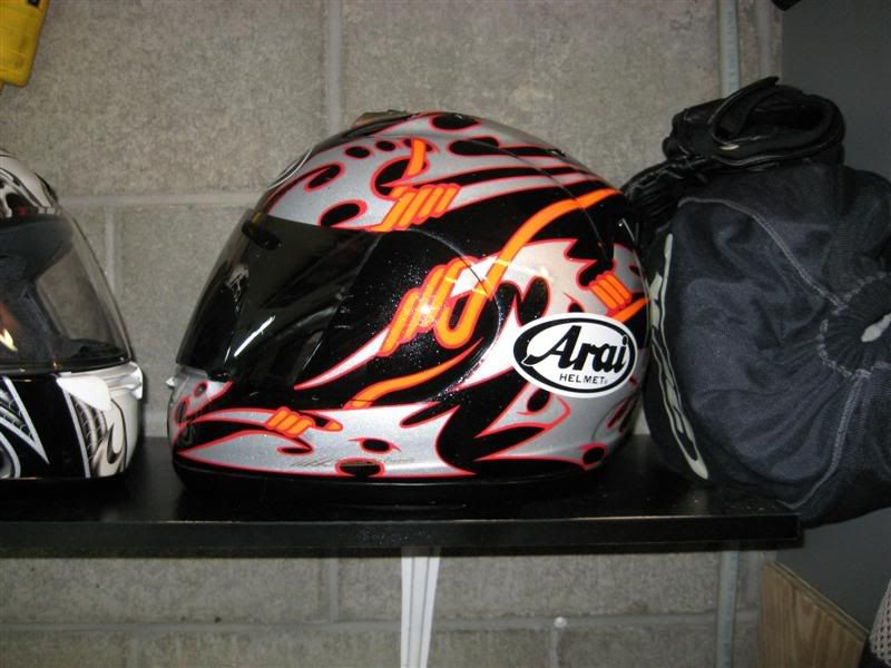 http://i43.photobucket.com/albums/e369/jholty/MISC/helmet1003Medium.jpg