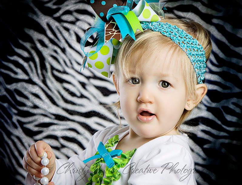 IMAGE: http://i43.photobucket.com/albums/e370/christyjo2/L_3DISPLAY-2.jpg