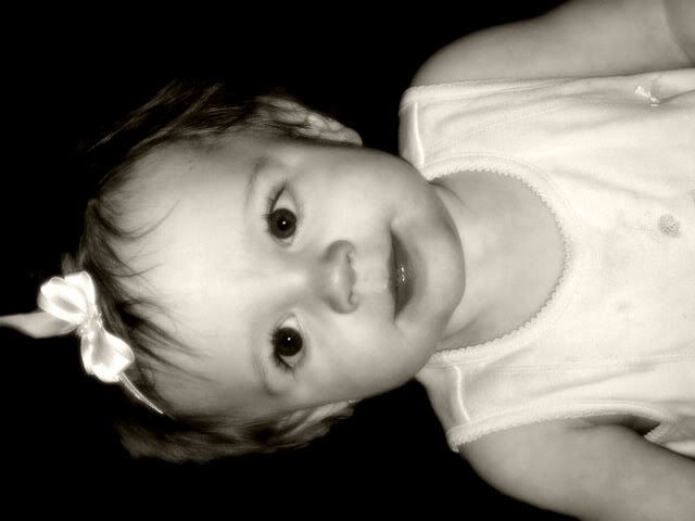 IMAGE: http://i43.photobucket.com/albums/e370/christyjo2/lillyface2.jpg