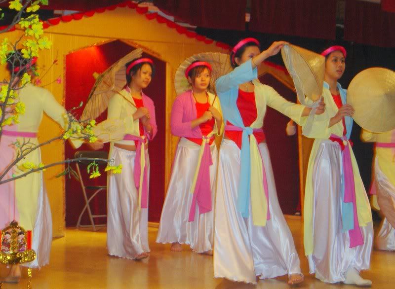 Vietnamese Traditional Folk Dance