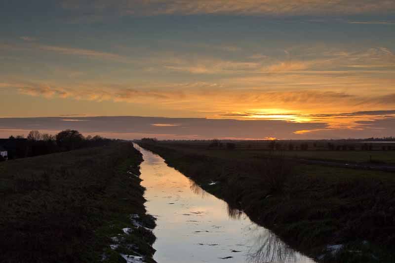 IMAGE: http://i43.photobucket.com/albums/e375/Exfangman/Fendusk-1.jpg