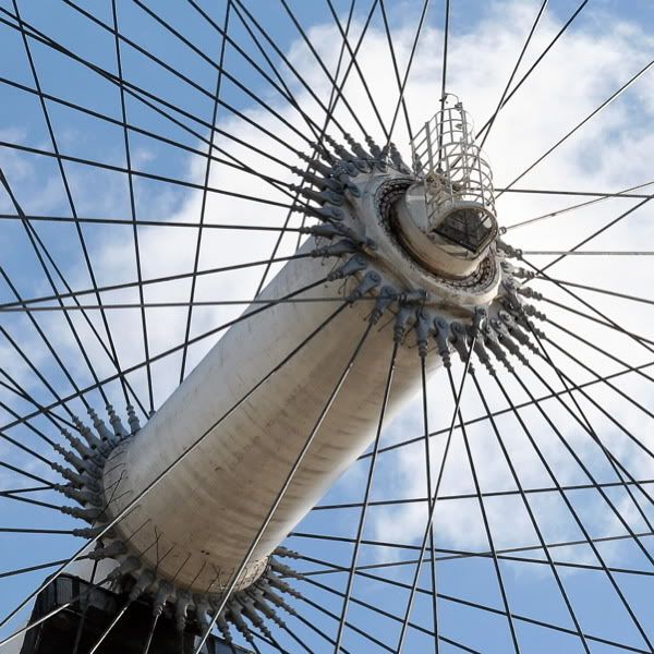 IMAGE: http://i43.photobucket.com/albums/e375/Exfangman/Hub.jpg