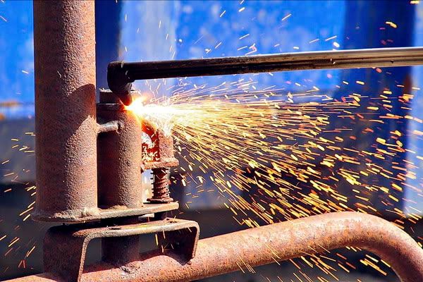 IMAGE: http://i43.photobucket.com/albums/e375/Exfangman/Sparks-web.jpg