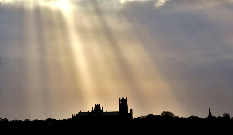 IMAGE: http://i43.photobucket.com/albums/e375/Exfangman/Sunbeams.jpg