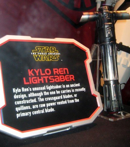 heres-why-kylo-ren-from-force-awakens-has-that-three-way-lightsaber-image-2_zpsroslrwhh.png