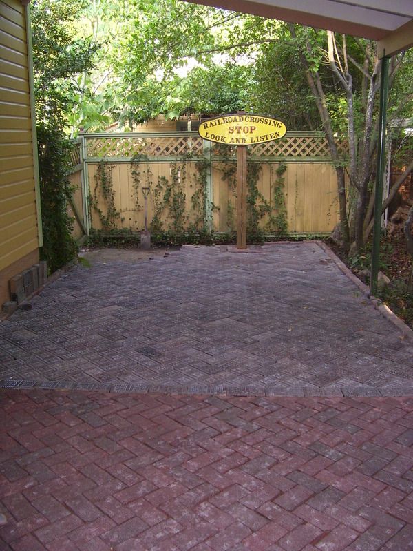 http://i43.photobucket.com/albums/e386/brickpaver/dry%20bricks.jpg 
