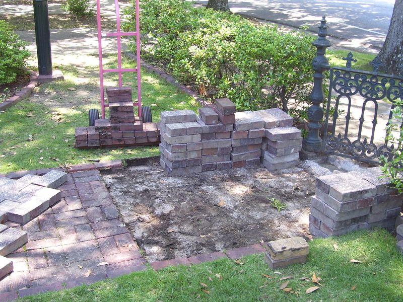 http://i43.photobucket.com/albums/e386/brickpaver/removing%20bricks%20in%20front.jpg
